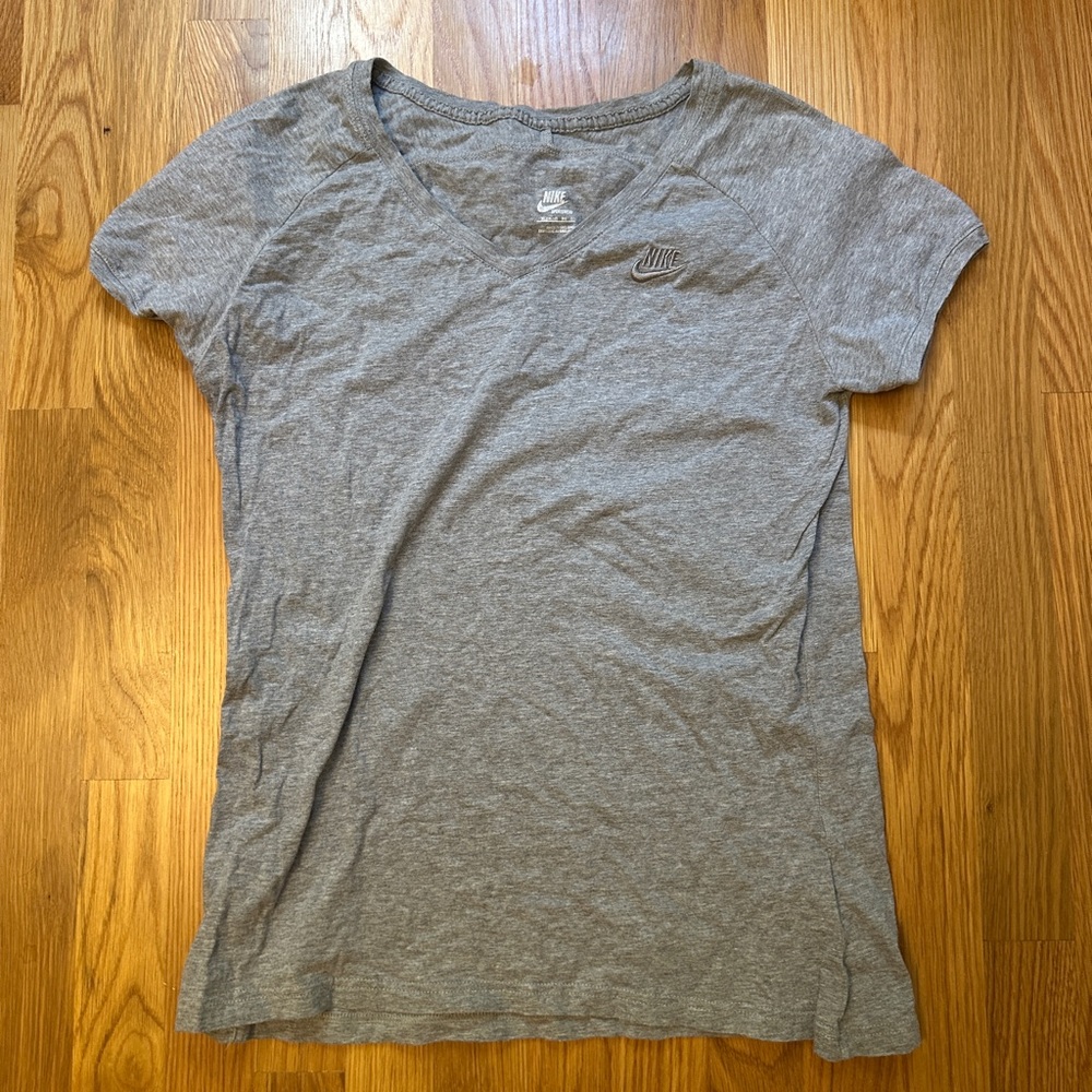 Vintage Nike Women's Heather Gray Short Sleeve Tee